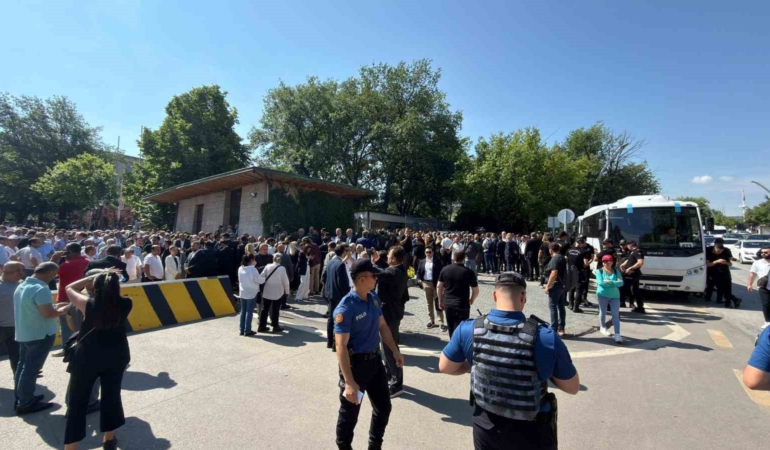 tbmm-onunde-kilicdaroglu-ve-ozel-destekcileri-arasinda-gerginlik-yuYWUzP4.jpg