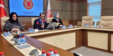tbmm-yapay-zeka-arastirma-komisyonu-baskani-donmez-turkiye-yapay-zeka-caginda-edilgen-bir-9C39PIGi.jpg