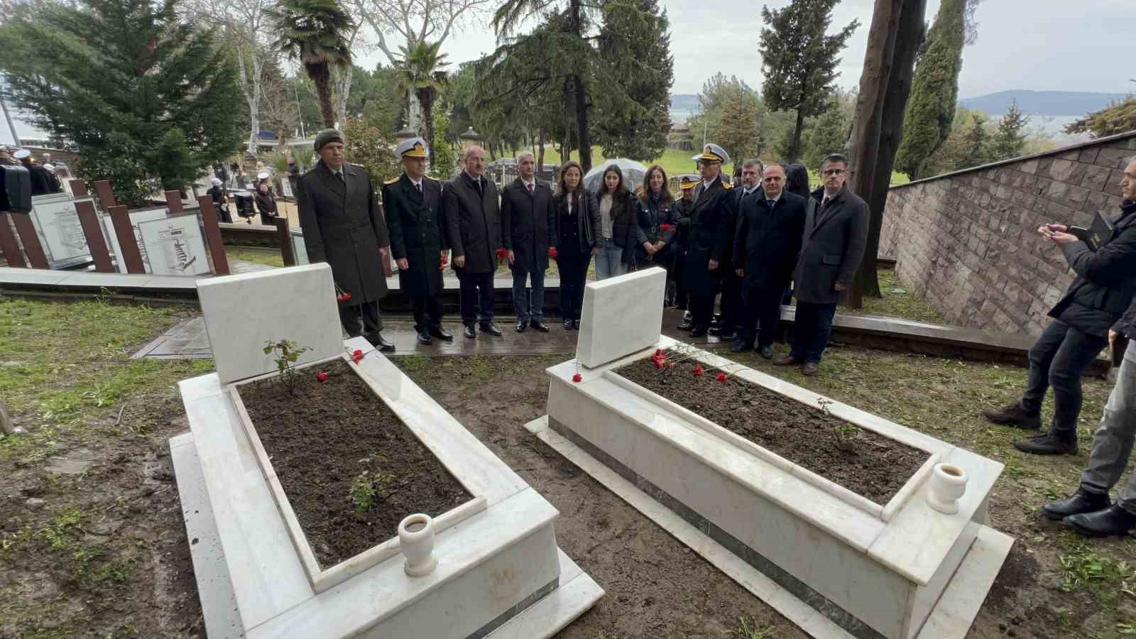 tcg dumlupinar denizaltisinda sehit olan 81 denizci icin anma toreni duzenlendi 10 hiigpzVH