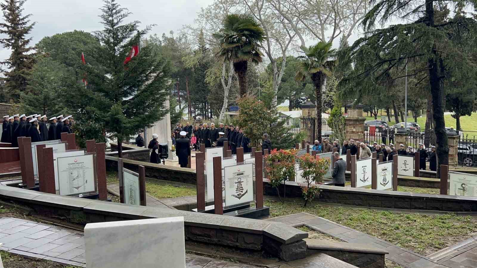 tcg dumlupinar denizaltisinda sehit olan 81 denizci icin anma toreni duzenlendi 6 ZLqeDw7a