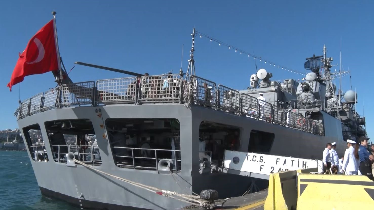 tcg fatih firkateyn gemisi sarayburnu limaninda ziyarete acildi 0 aRnvqUQE