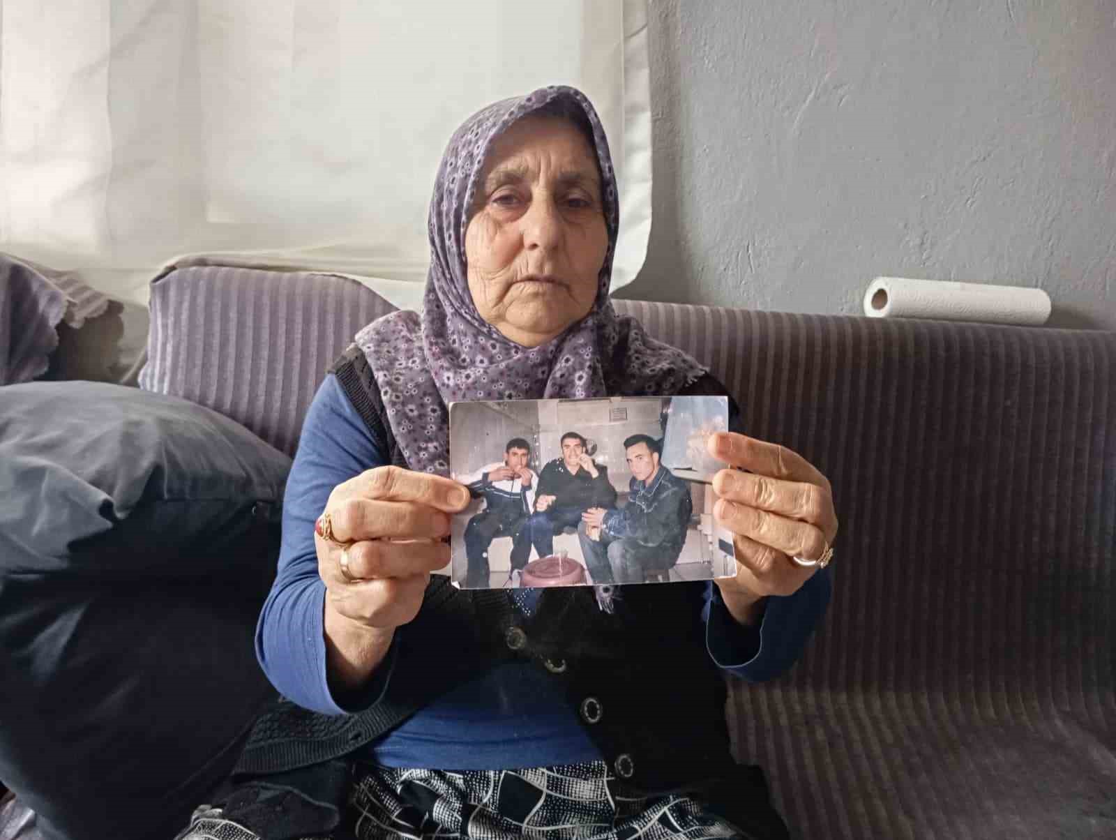 Tedavi gördüğü hastanenin depremde yıkılmasıyla vefat eden kocasının ardından 3 evladıyla hayata tutundu 6 tedavi gordugu hastanenin depremde yikilmasiyla vefat eden kocasinin ardindan 3 evladiyla hayata tutundu 2 BdGYRyme