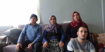 tedavi-gordugu-hastanenin-depremde-yikilmasiyla-vefat-eden-kocasinin-ardindan-3-evladiyla-hayata-tutundu-T6PlCVAV.jpg