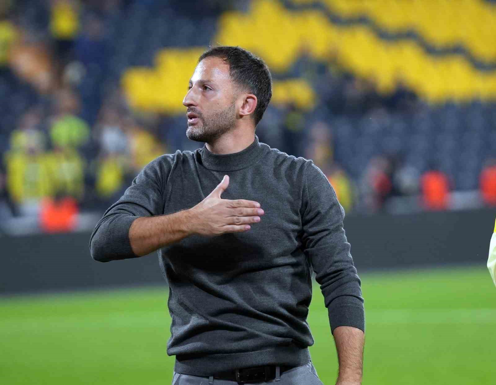 tedesco galibiyet sonrasi tribunleri turladi 1 3ynFdbKe
