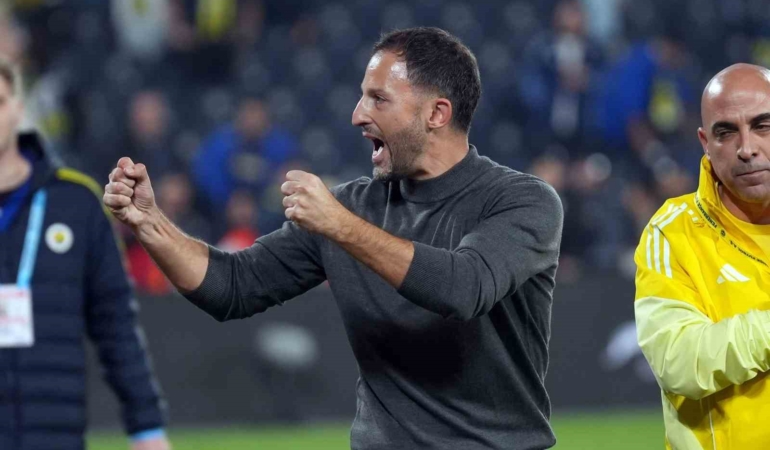 tedesco-galibiyet-sonrasi-tribunleri-turladi-1P7Pficf.jpg