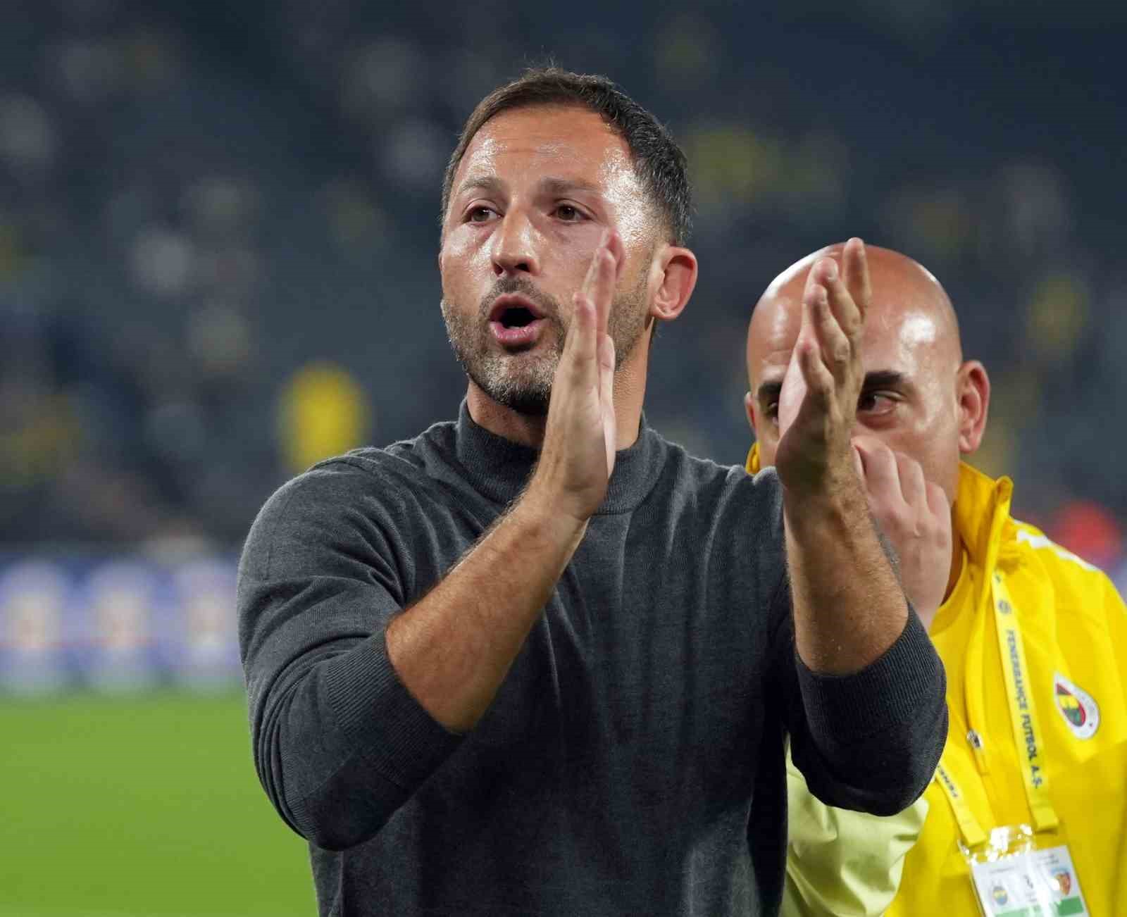 tedesco galibiyet sonrasi tribunleri turladi 3 y8ZZWQMS
