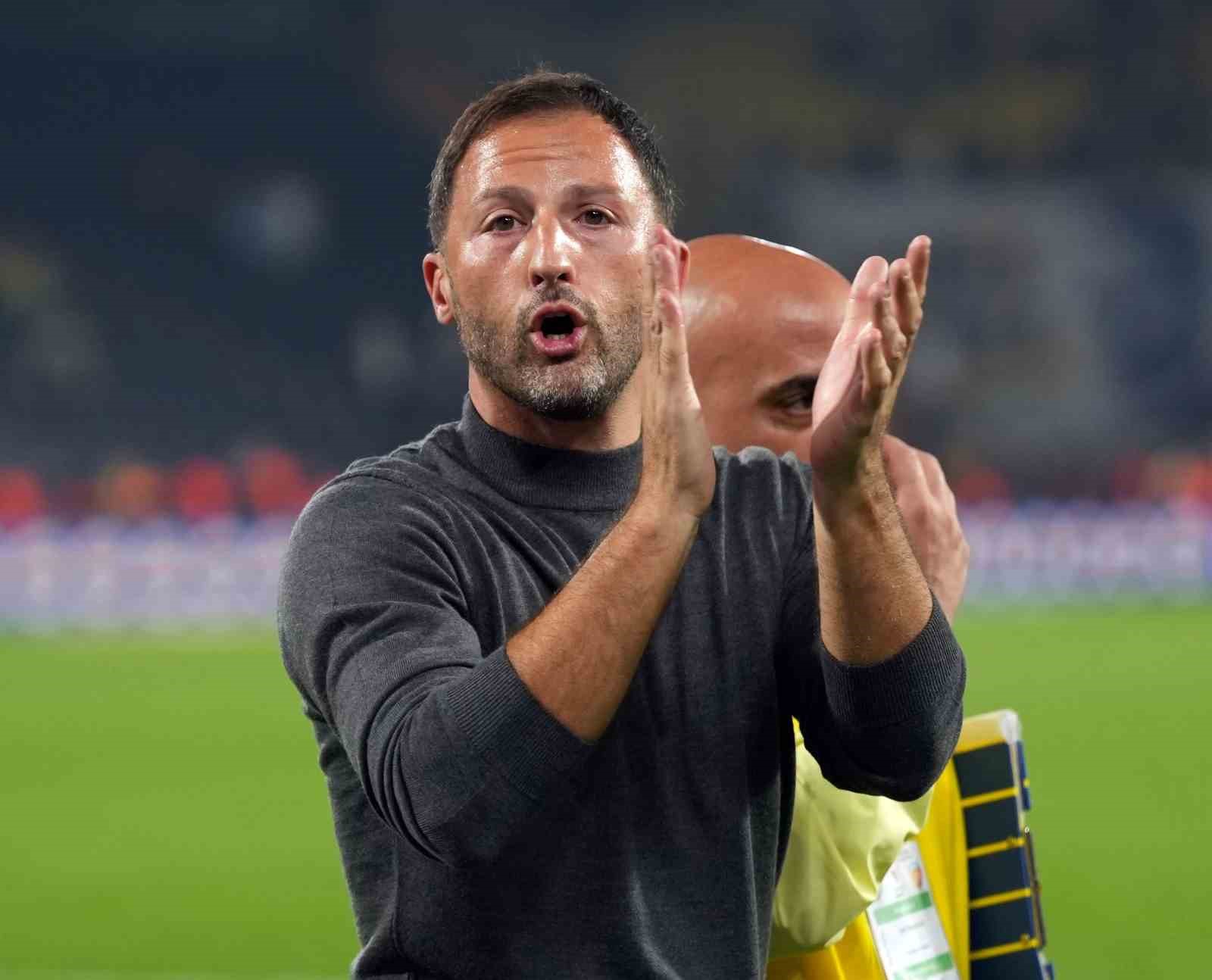 tedesco galibiyet sonrasi tribunleri turladi 4