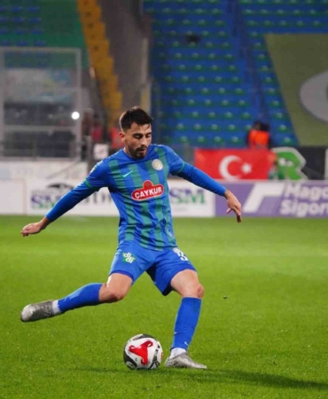 tedescodan-rizesporlu-taha-sahin-icin-ovgu-dolu-sozler-mNTQStAv.jpg