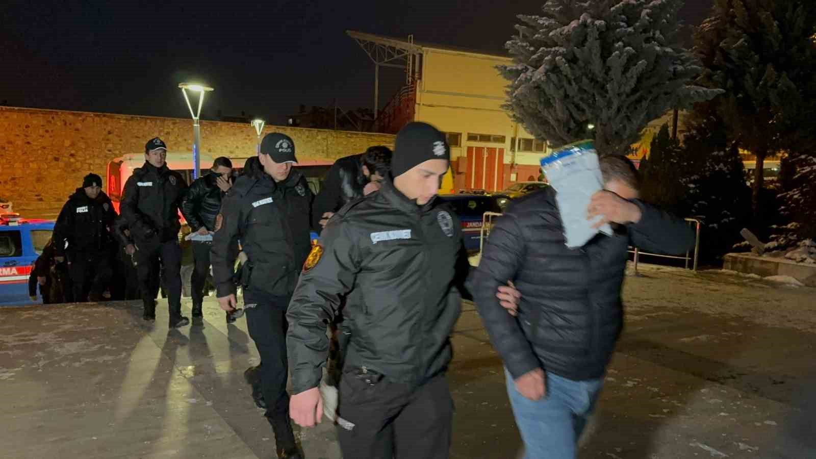 tefecilik operasyonunda gozaltina alinan 68 kisiden 34u adliyeye sevk edildi 0 w8J26DXY