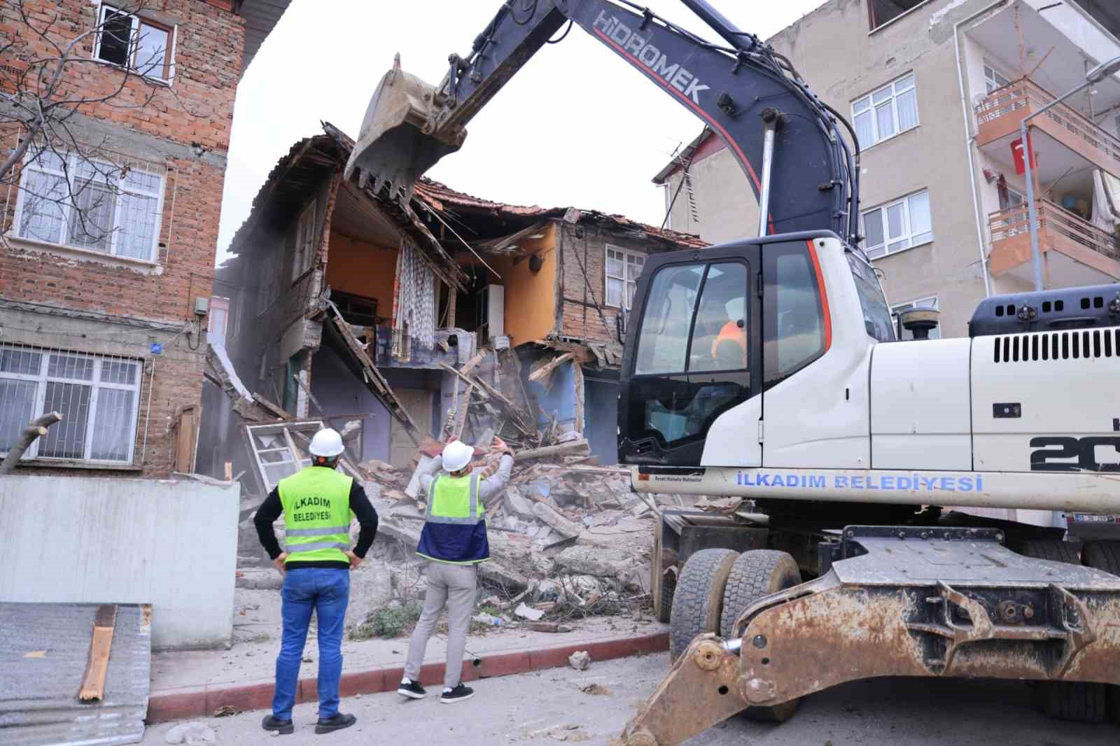 tehlike olusturan ve suc yuvasina donen metruk binalar yikiliyor 4 IQVIYYbe
