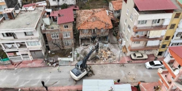 tehlike-olusturan-ve-suc-yuvasina-donen-metruk-binalar-yikiliyor-LshxIIur.jpg