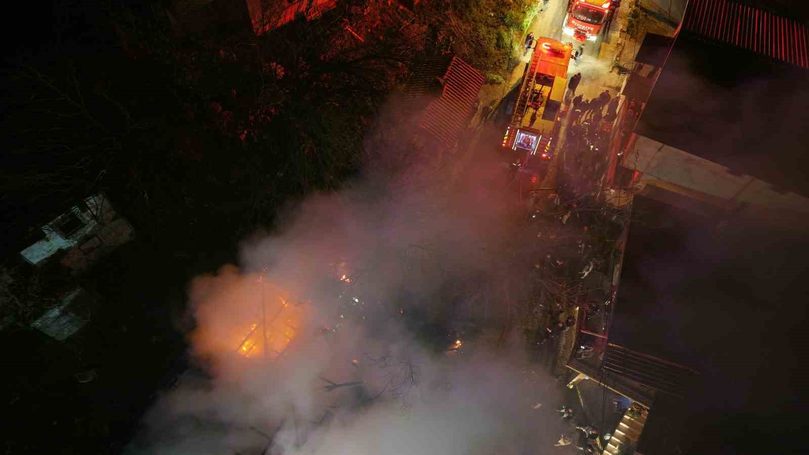 tek basina yasadigi evinde alevlerin arasinda hayatini kaybetti 2 6qGE3aQQ