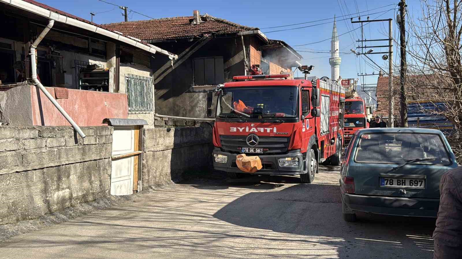 tek katli evde cikan yangin sonduruldu 3