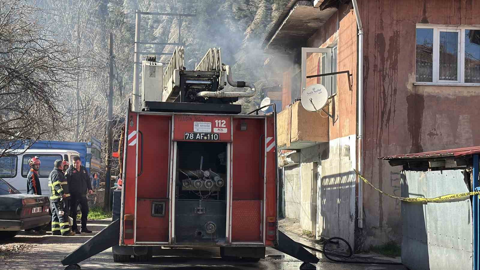 tek katli evde cikan yangin sonduruldu 4 eQ7kctnj
