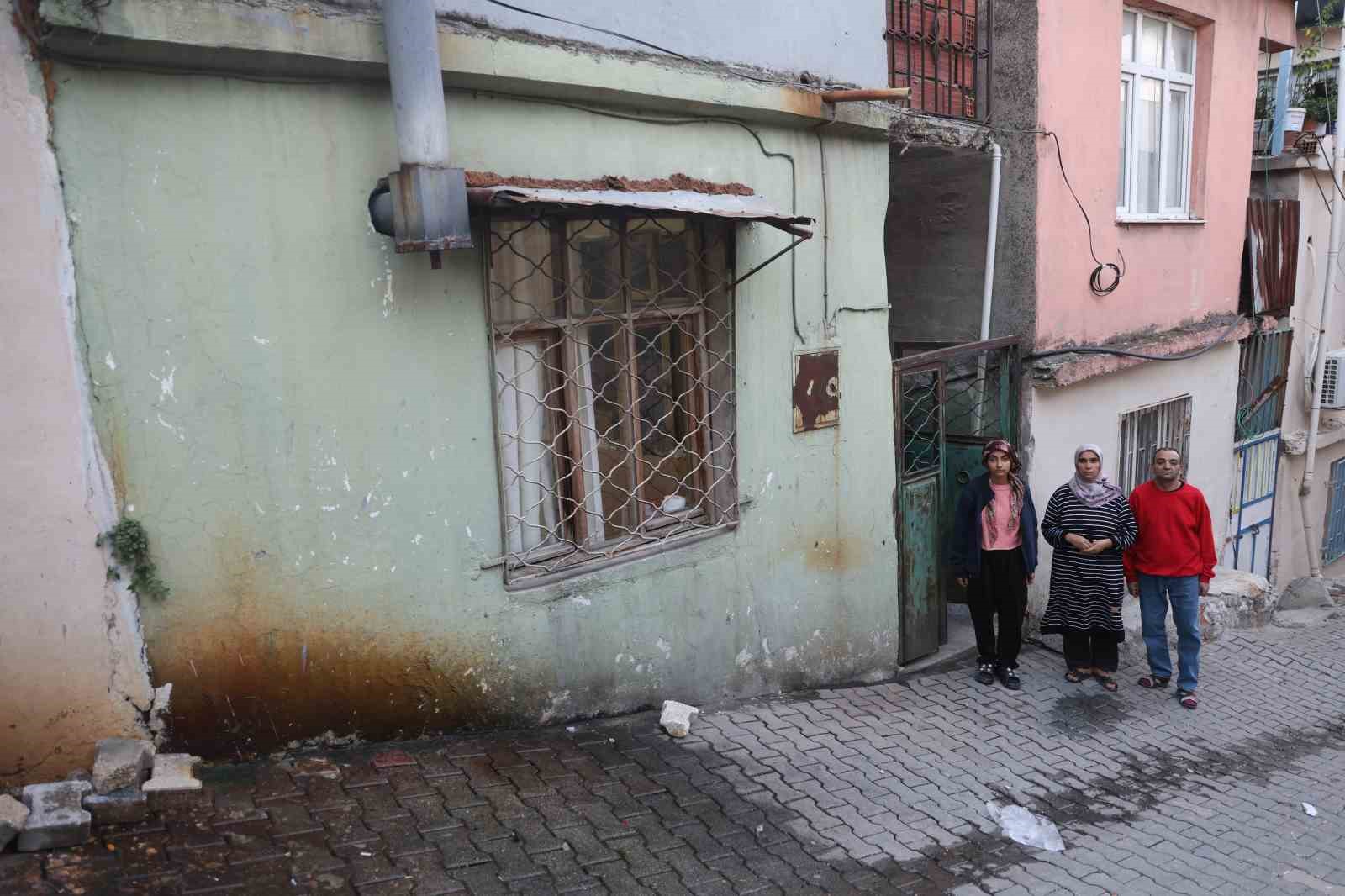 tek odali evde hayat mucadelesi veren meryemin tek hayali mavi boyali bir oda 1 7Ik8jJv2