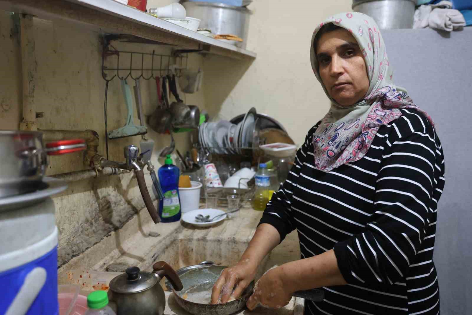 tek odali evde hayat mucadelesi veren meryemin tek hayali mavi boyali bir oda 2 FGsgqEmi