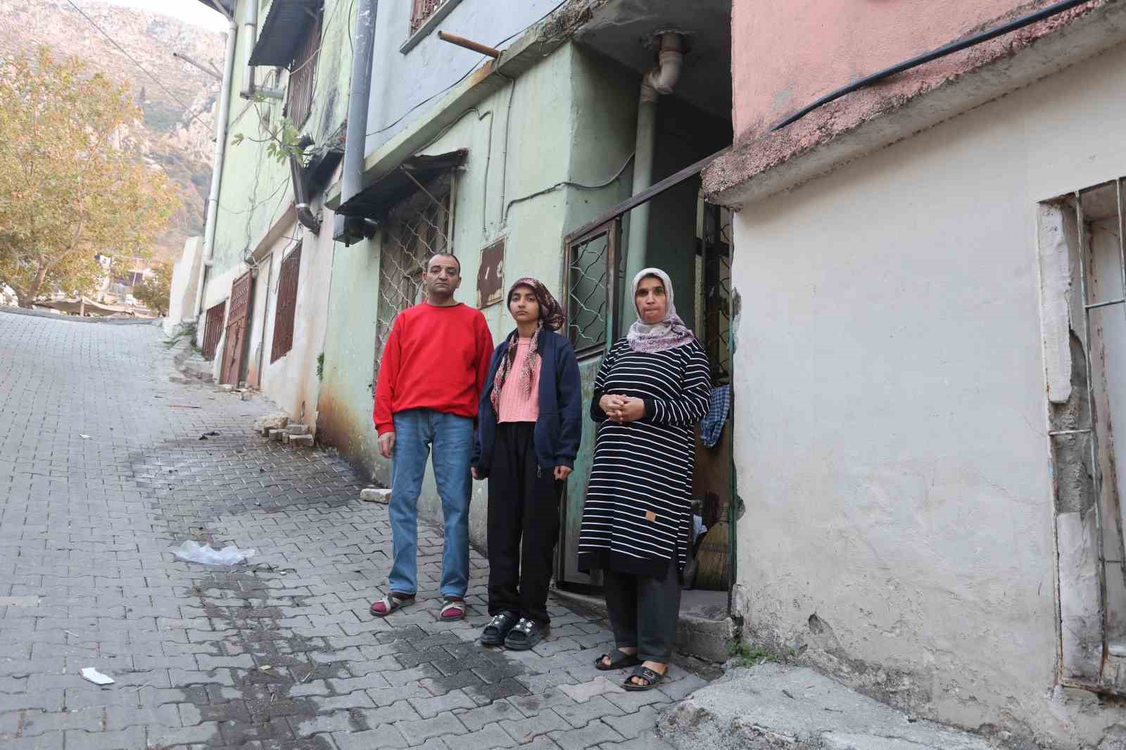 tek odali evde hayat mucadelesi veren meryemin tek hayali mavi boyali bir oda 6 7eH2FLKK