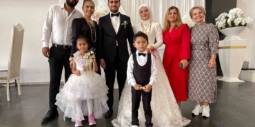 tek-torununa-dugunde-taki-olarak-ev-araba-ve-tarla-hediye-etti-ie4ES8Fj.jpg