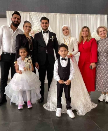 tek-torununa-dugunde-taki-olarak-ev-araba-ve-tarla-hediye-etti-ie4ES8Fj.jpg