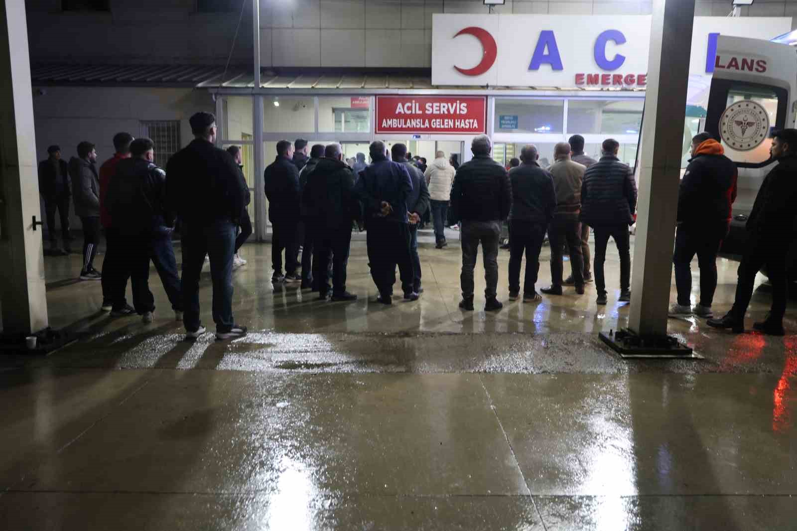 Tekel bayisinde bıçaklı kavga: 1 ölü, 1 yaralı 6 tekel bayisinde bicakli kavga 1 olu 1 yarali 2 ISZpkRgi
