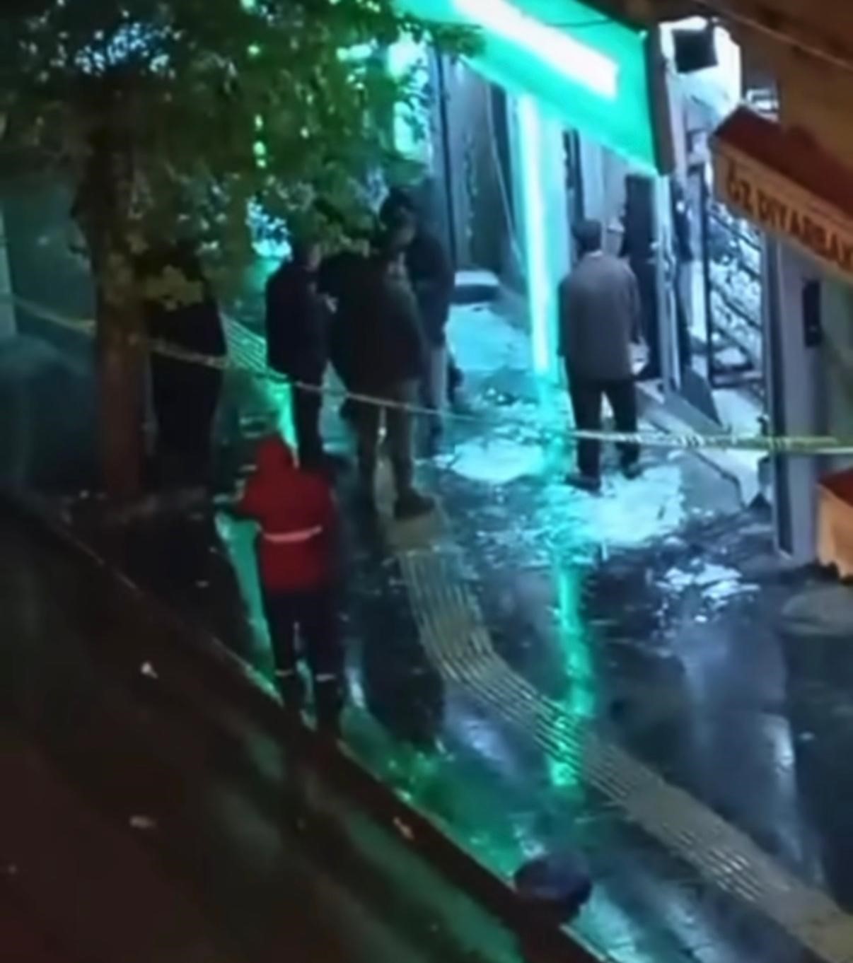 tekel bayisine patlayici atilmasi olayina karisan 2 kisi yakalandi 0 e9ArInFJ