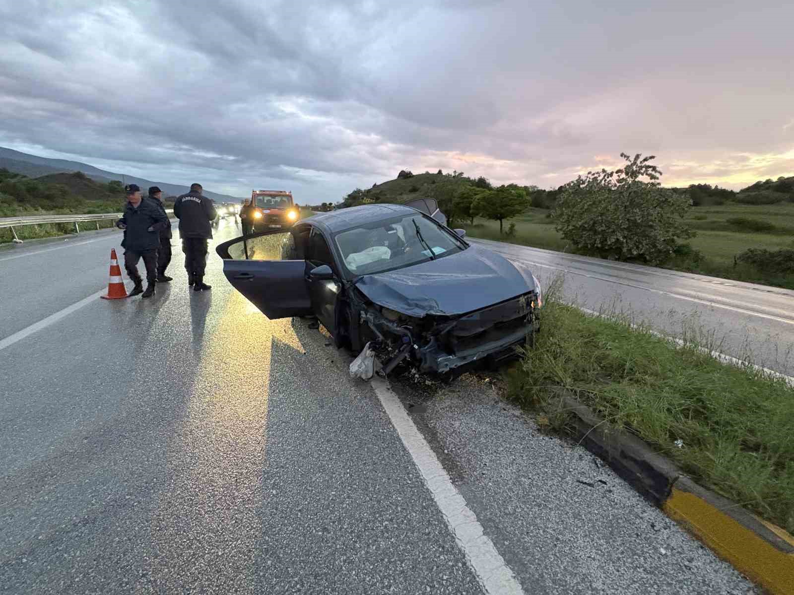 tekeri kopan otomobil refuje carpti 1 yarali 0 4y6DRf4U