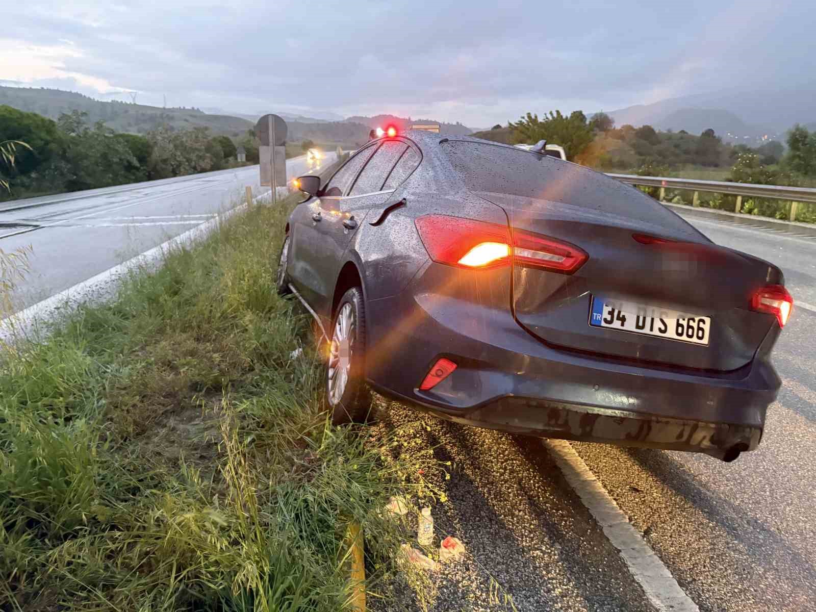 tekeri kopan otomobil refuje carpti 1 yarali 6
