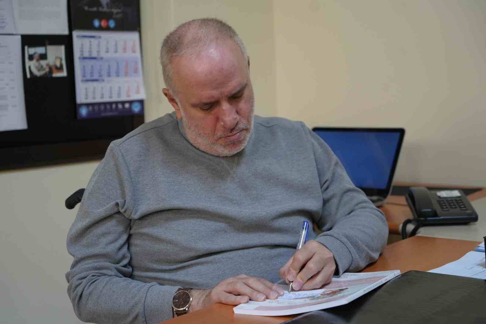 tekerlekli sandalyeli ogretmen ozel ogrencilere rehber oluyor 2 rZXH7MPm