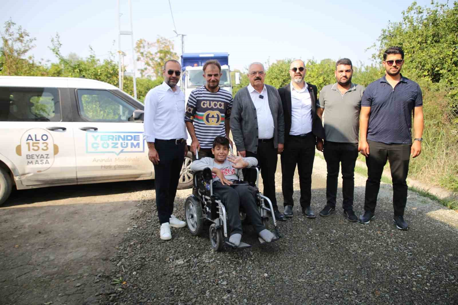 tekerlekli sandalyesiyle rahat gezebilmesi icin sokak asfaltlandi 1 QLIqBrEs