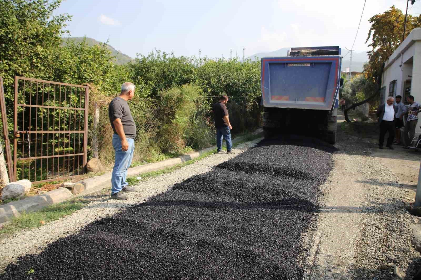 tekerlekli sandalyesiyle rahat gezebilmesi icin sokak asfaltlandi 5 wltyDaZb