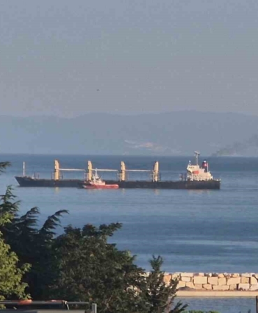 tekirdag-aciklarinda-4-gun-once-karaya-oturan-celtik-yuklu-gemi-kurtarildi-ink1sjlV.jpg