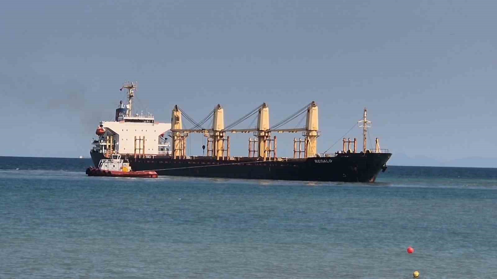 tekirdag aciklarinda karaya oturan yuk gemisini kurtarma calismalari suruyor 0 O9pQuSz4