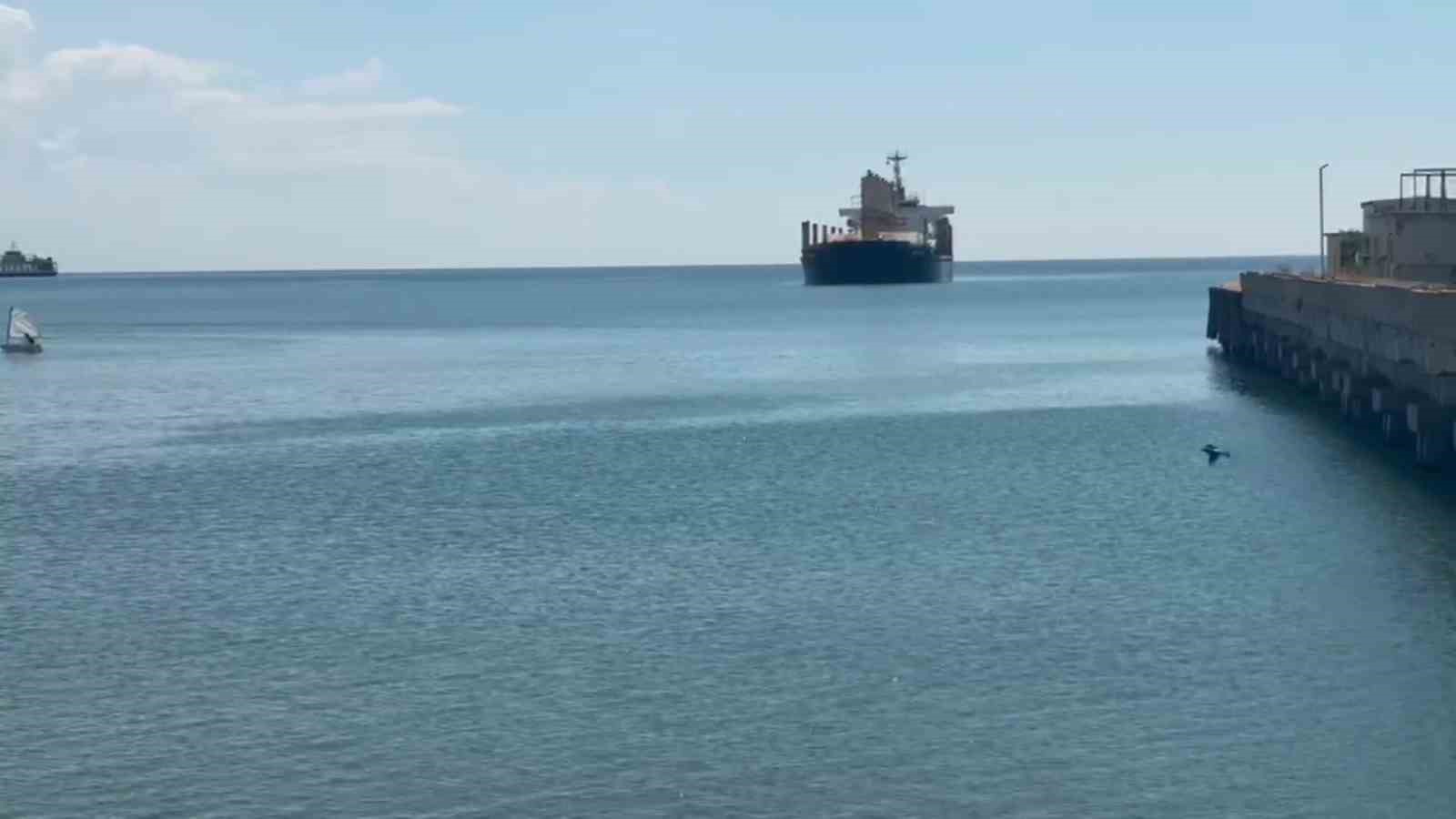 tekirdag aciklarinda karaya oturan yuk gemisini kurtarma calismalari suruyor 1 FBC7q42m