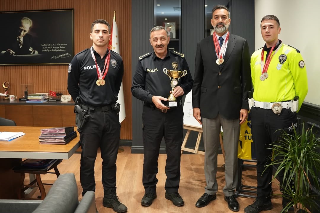 tekirdag emniyet mudurlugu basketbol takimi turkiye finalleri yolcusu 1 IcFmOzK8