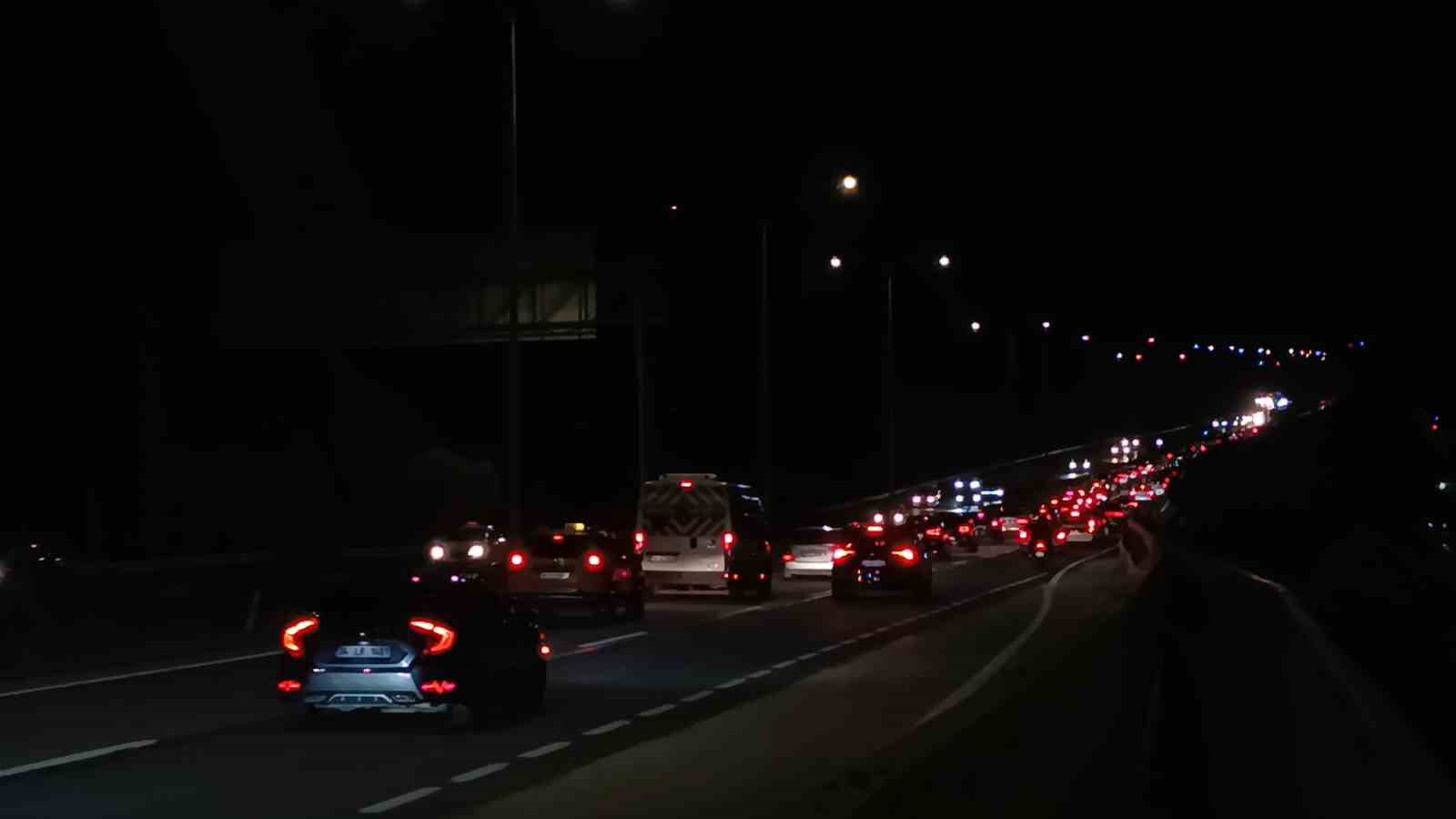 tekirdag istanbul yolunda donus yogunlugu aksam saatlerinde zirve yapti 0 16ZEHNsP
