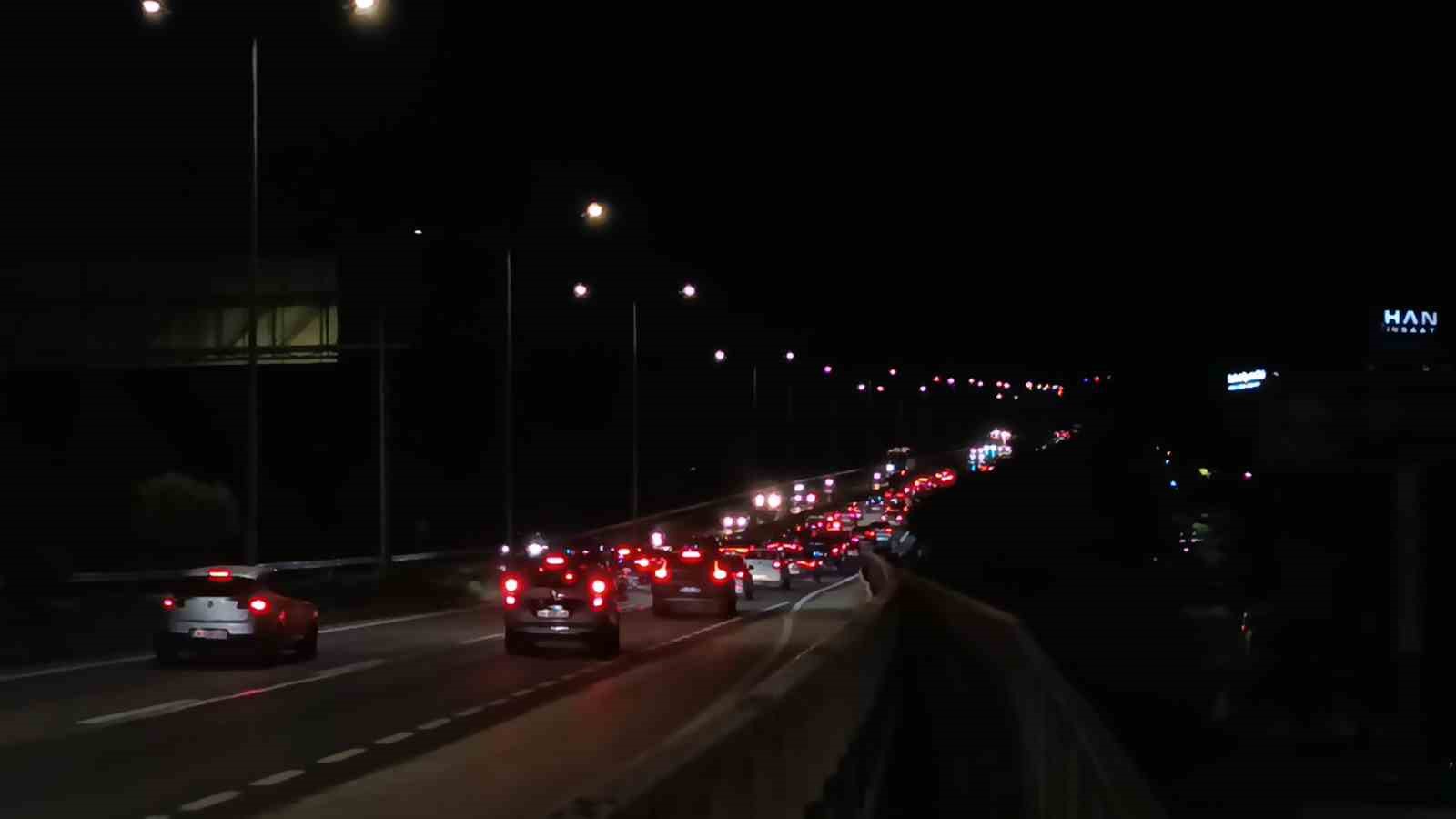 tekirdag istanbul yolunda donus yogunlugu aksam saatlerinde zirve yapti 3 4ssvZNlP