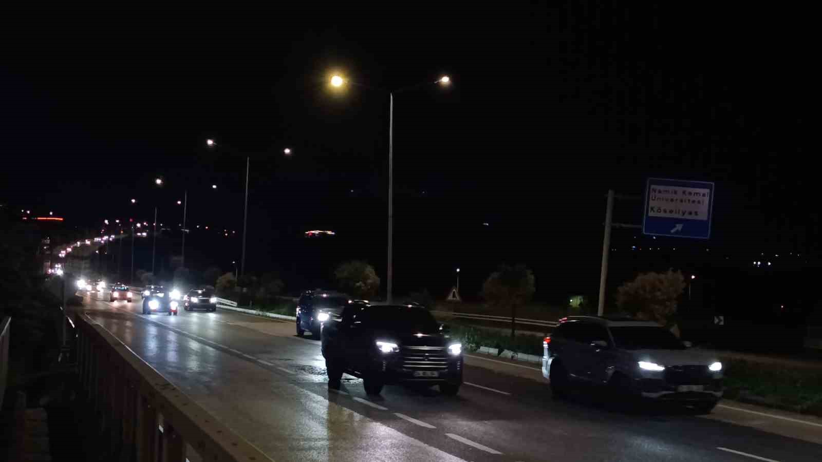 tekirdag istanbul yolunda donus yogunlugu aksam saatlerinde zirve yapti 4 pKC6l3an