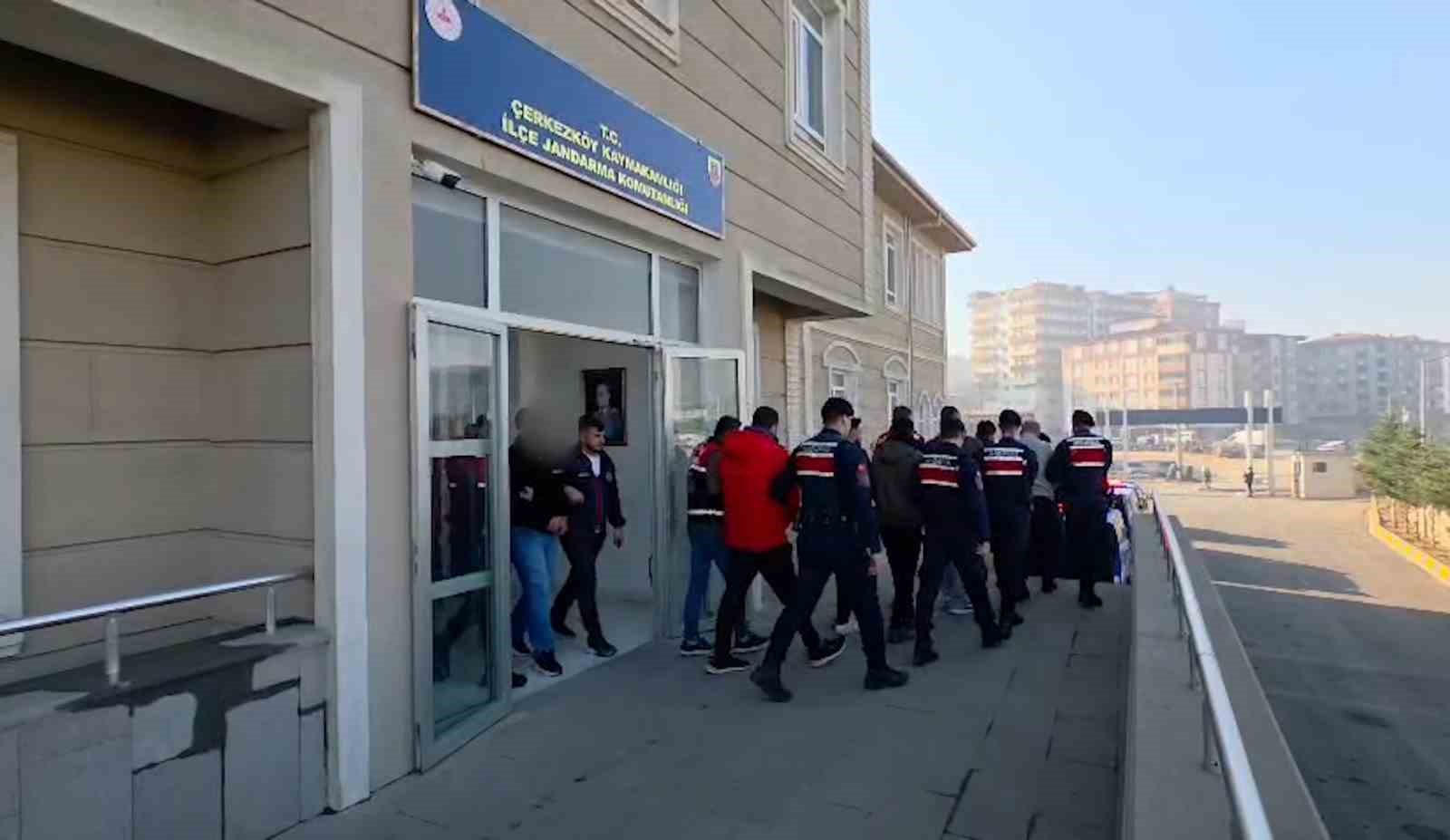tekirdag merkezli dolandiricilik operasyonu 6 tutuklama milyonlarca liralik vurgun ortaya cikarildi 0 EYjJbBiV