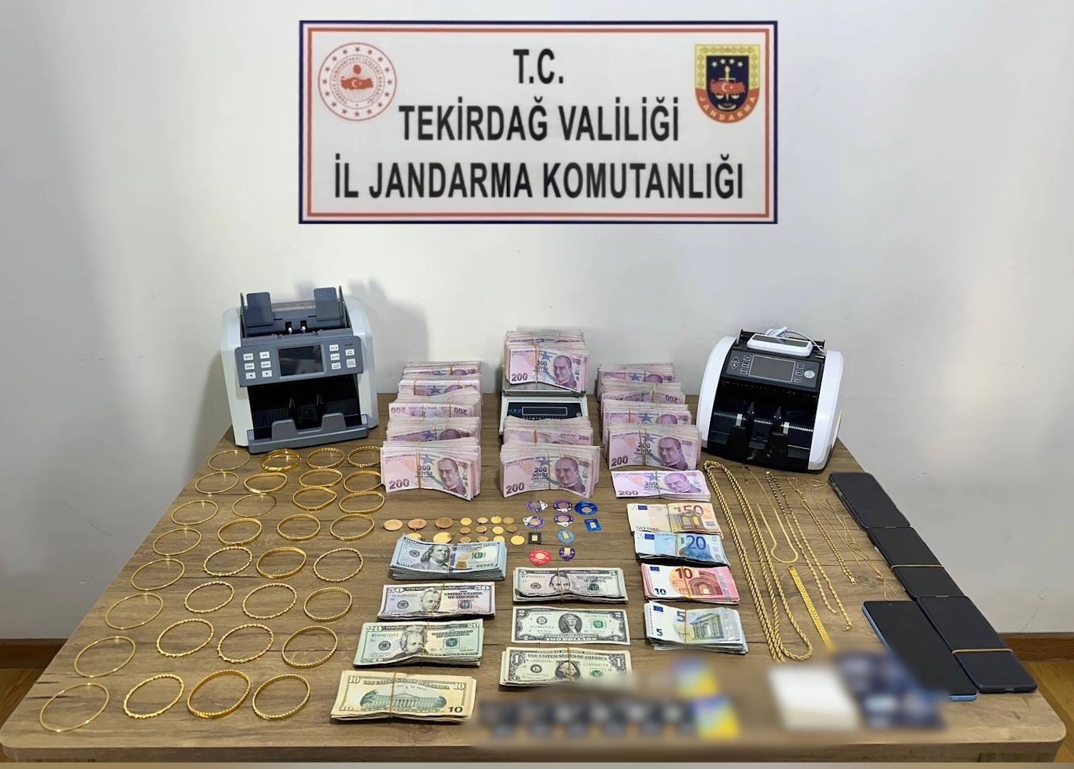 tekirdag merkezli dolandiricilik operasyonu 6 tutuklama milyonlarca liralik vurgun ortaya cikarildi 5 2e1CXSkV