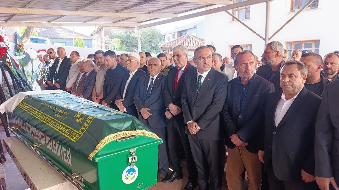 tekirdag valisinin agabeyi sakaryada son yolculuguna ugurlandi 1 SvUelSyK