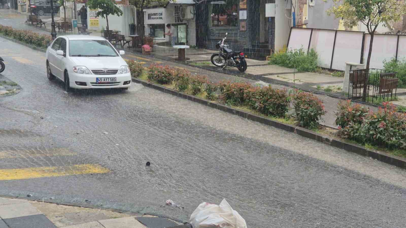 tekirdagda 10 dakikalik saganak yollari dereye cevirdi 1 SVEwksMv