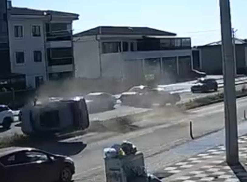 tekirdagda 2si cocuk 5 kisinin yaralandigi kaza kamerada 25 metre boyunca taklalar atti 0 V2g2eXCm