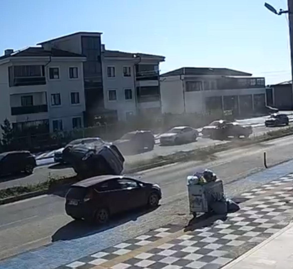tekirdagda 2si cocuk 5 kisinin yaralandigi kaza kamerada 25 metre boyunca taklalar atti 2 gbWOuifB
