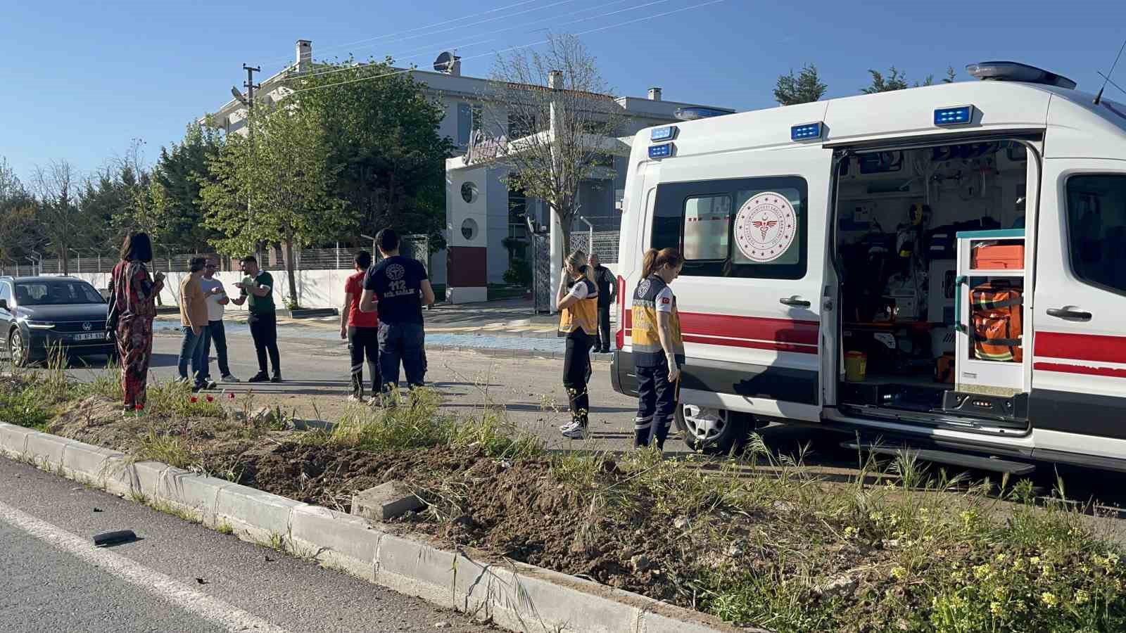 tekirdagda 2si cocuk 5 kisinin yaralandigi kaza kamerada 25 metre boyunca taklalar atti 3 1ly7JufZ