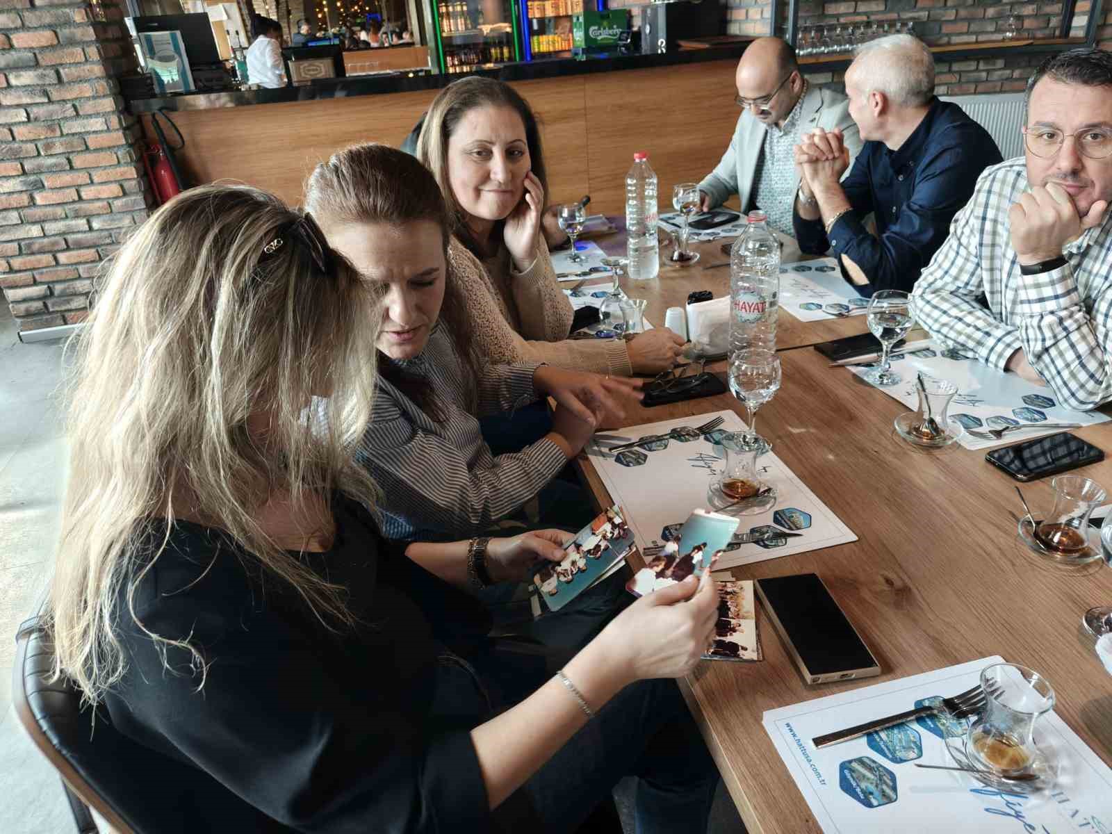 tekirdagda 33 yil sonra ilkokul ogretmenleriyle bulustular duygu dolu anlar yasandi 4 rUBEnP1d