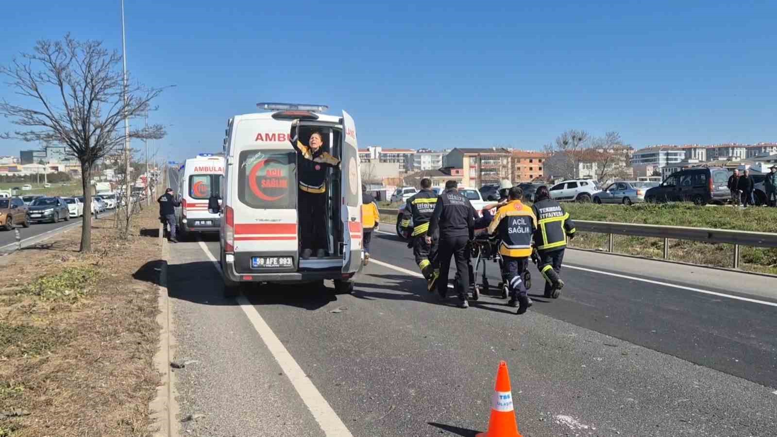 tekirdagda 4 aracli zincirleme kaza 5 yarali 2 agSFt4Rg