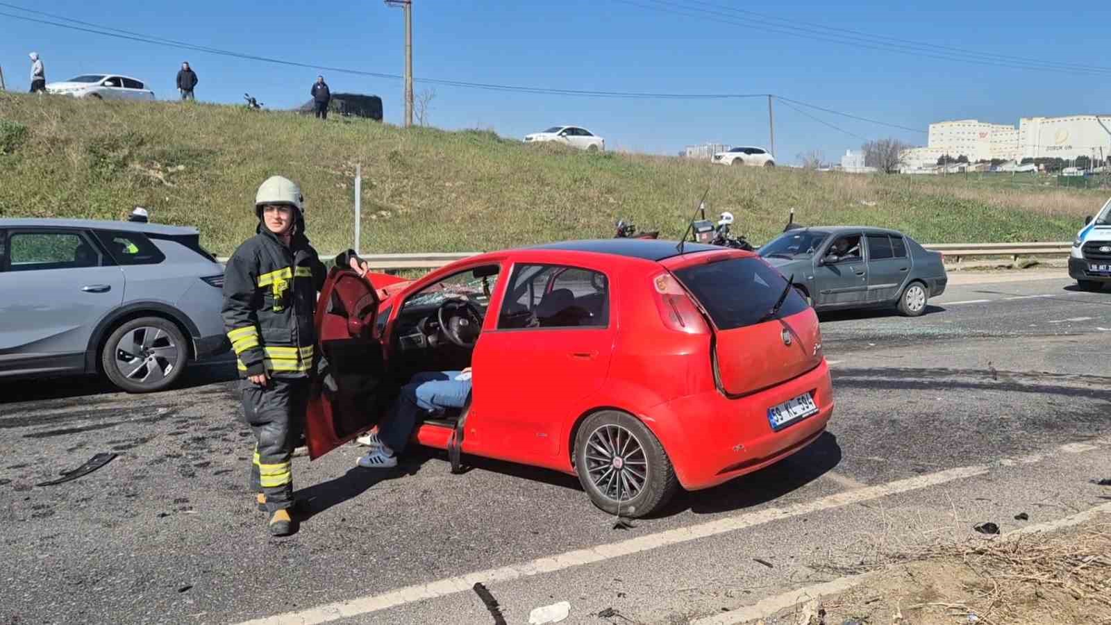 tekirdagda 4 aracli zincirleme kaza 5 yarali 3 2RvV4ZKN