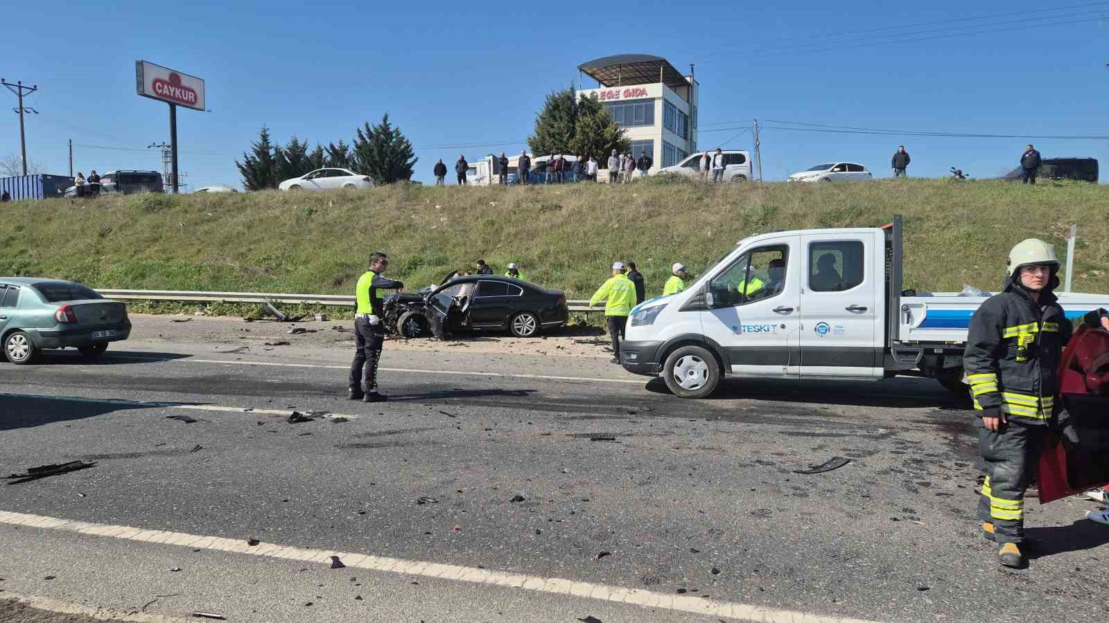tekirdagda 4 aracli zincirleme kaza 5 yarali 7 U1NBVdPs
