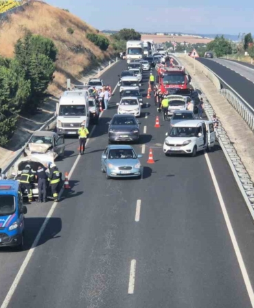 tekirdagda-7-aracin-karistigi-zincirleme-kaza-1-yarali-VPpUcCcn.jpg