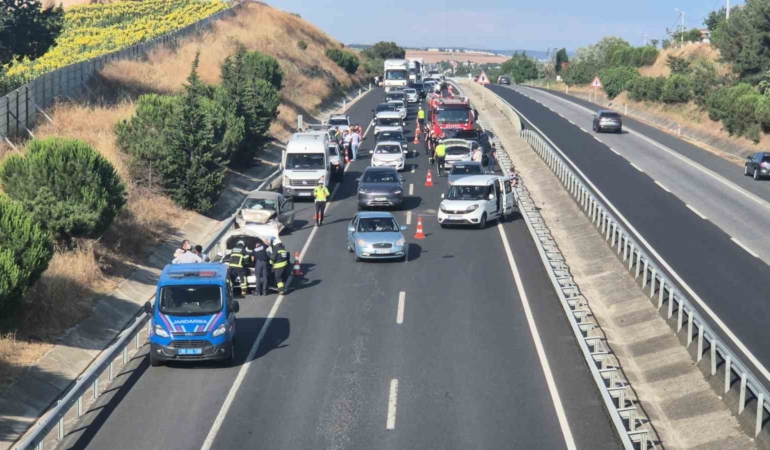 tekirdagda-7-aracin-karistigi-zincirleme-kaza-1-yarali-VPpUcCcn.jpg